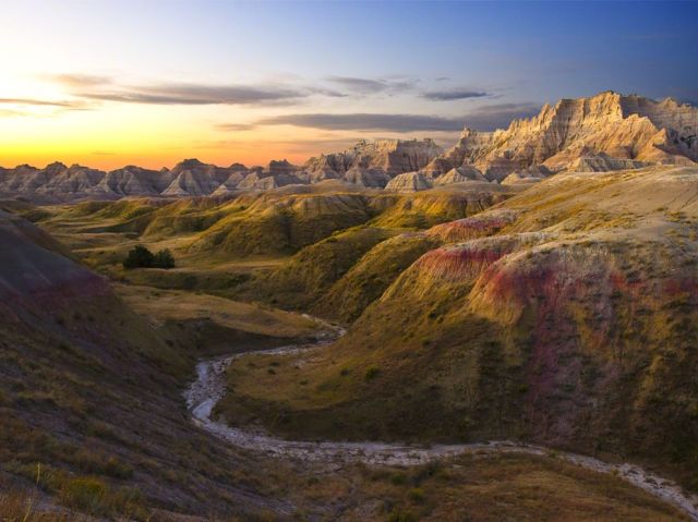 sunrise-badlands-park_65570_990x742