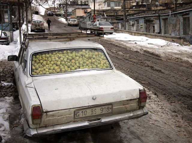 apples-volga-baku_67082_990x742
