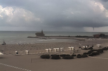 983608_10151531101439195_512108687_n