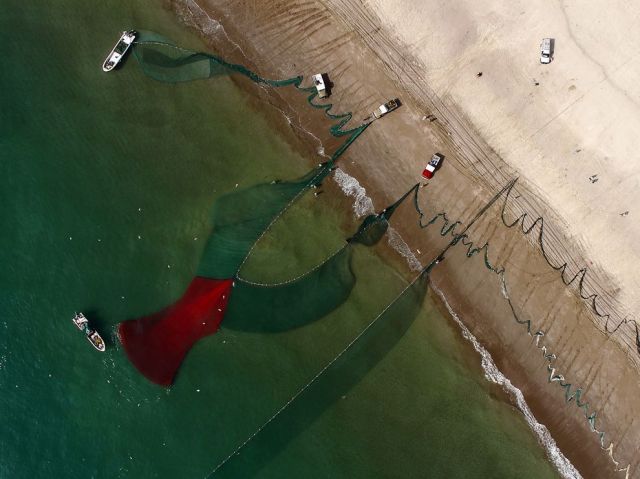 fishing-nets-fujairah_68264_990x742