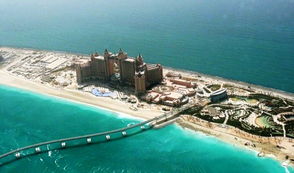 Atlantis-at-the-palm-hotel-586x345