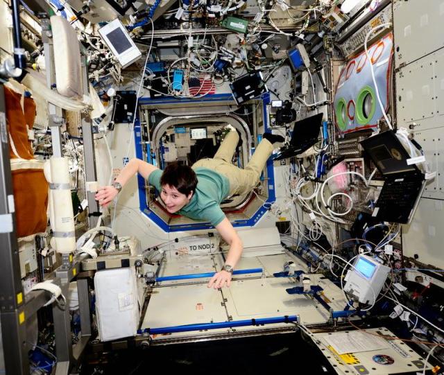 AstroSamantha_20s14-nov-26